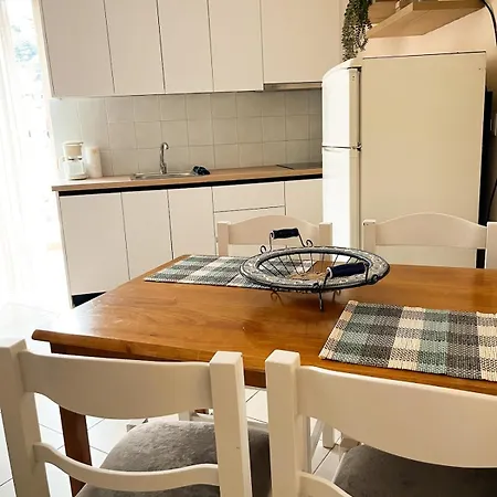 דירה Bright 5th-floor With Balcony *