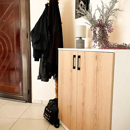 דירה Bright 5th-floor With Balcony *